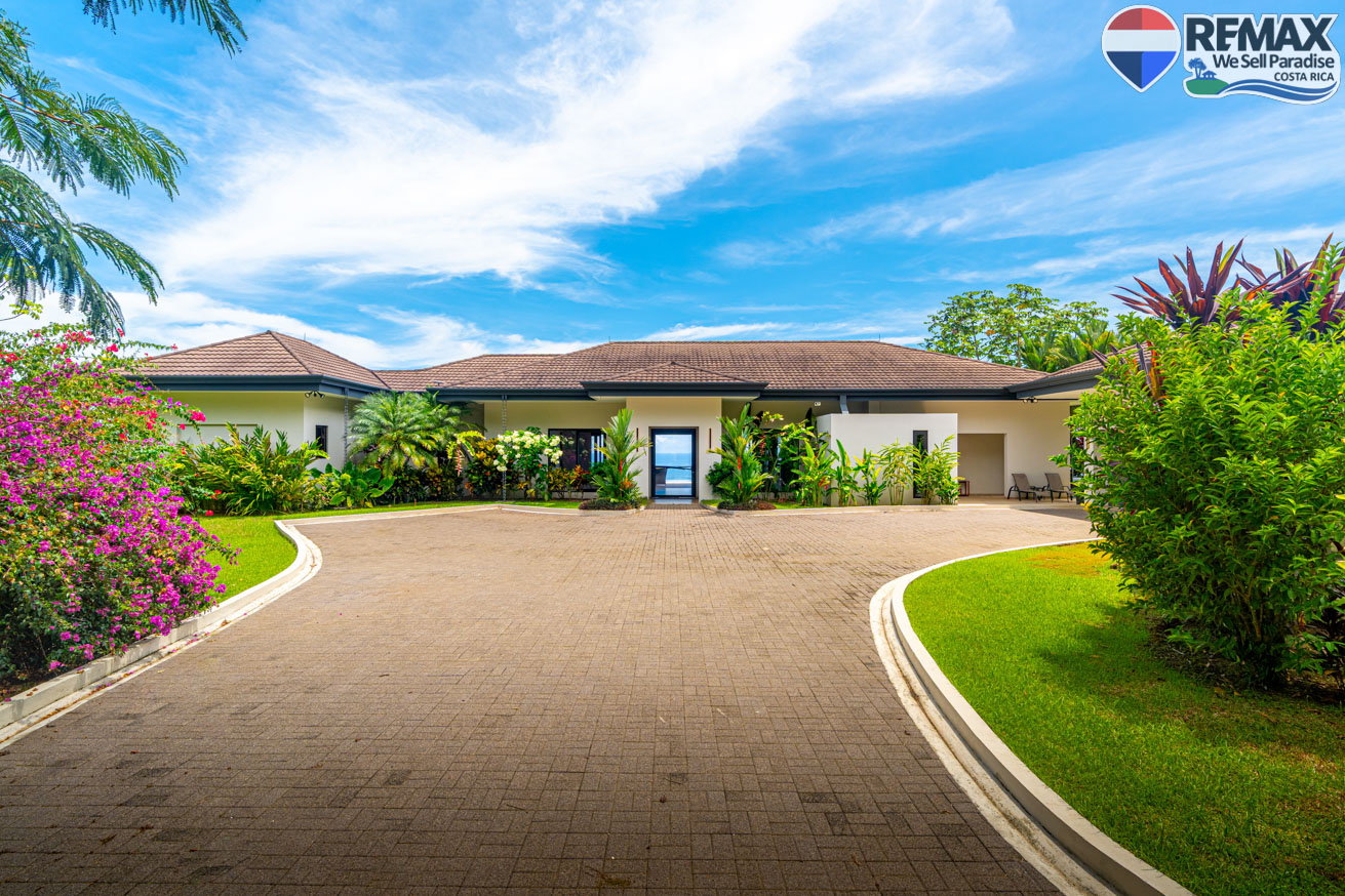 Luxury Ocean View Home in Ojochal Costa Rica | Infinity Pool & Sunset Views