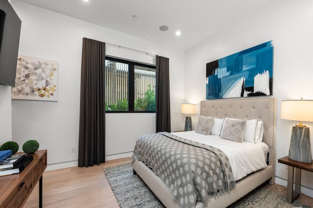 Garden Crescent, North Harper Avenue, 90048