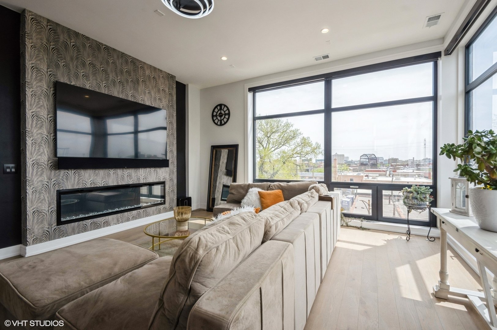  505 N Hermitage Avenue Unit: 4S