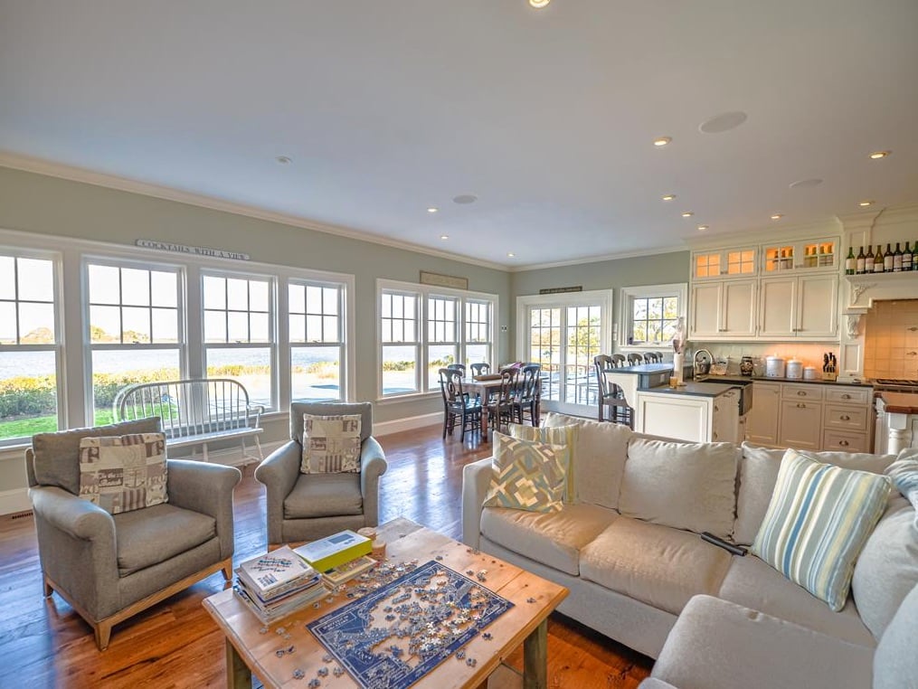 96 Beach Rd