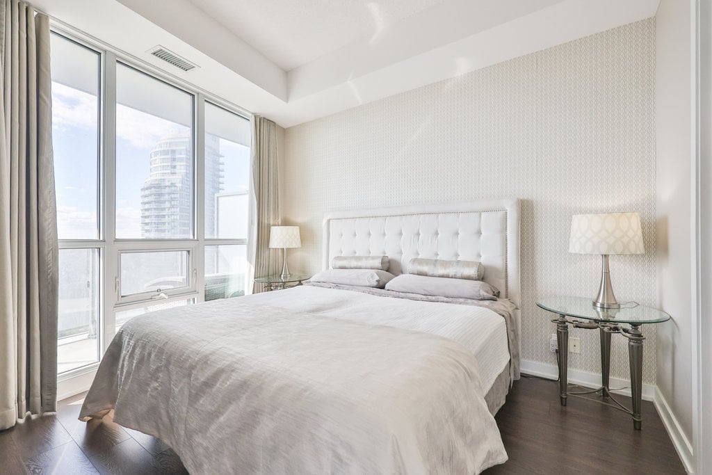 2212 Lake Shore Boulevard W 1803