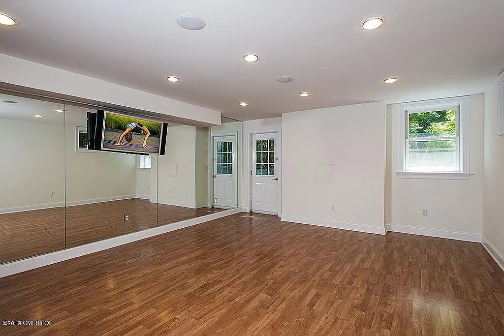 15 Mountain Laurel Dr