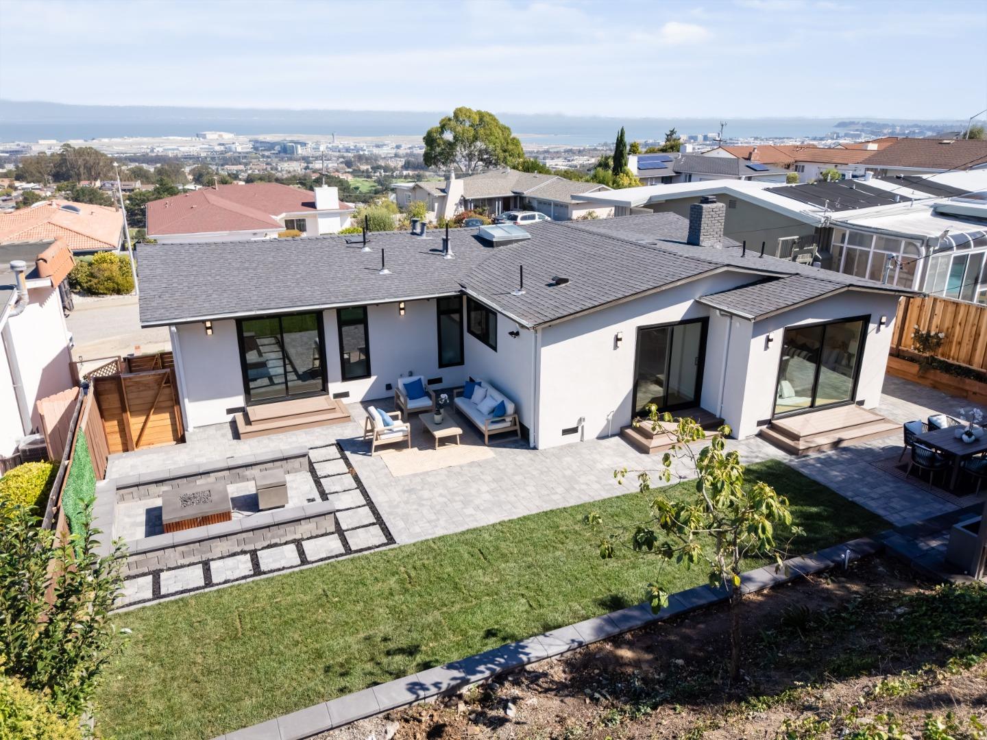 1041 Crestview Drive