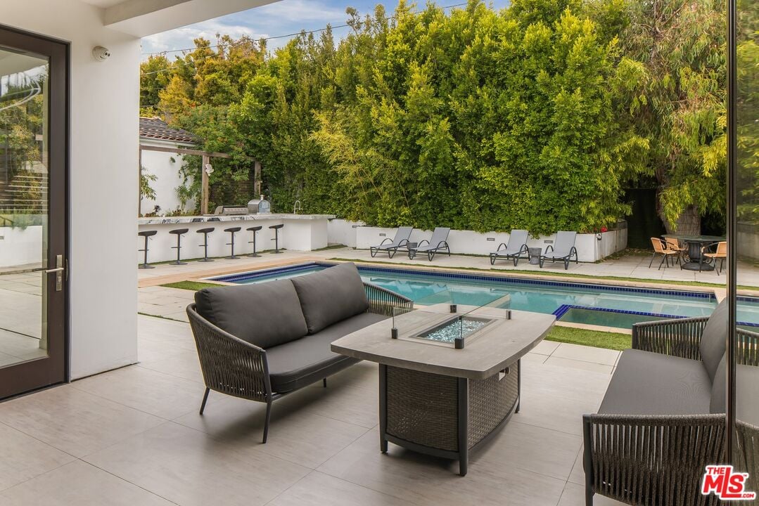 Aurelian Pavilion, W Sunset Blvd, 90049