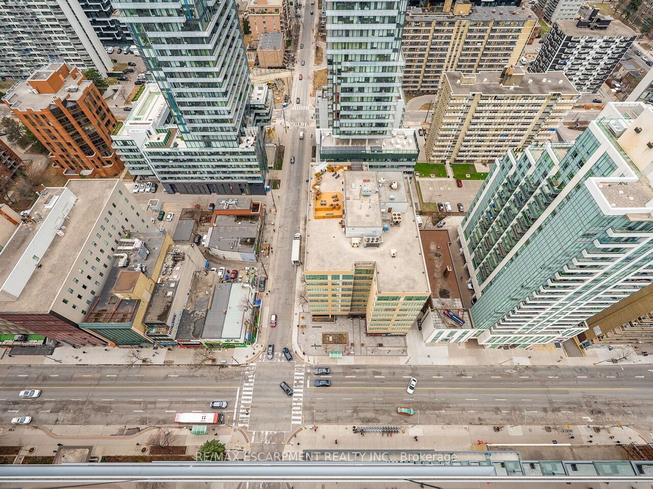 BEGINNER LUXURY IN MIDTOWN 