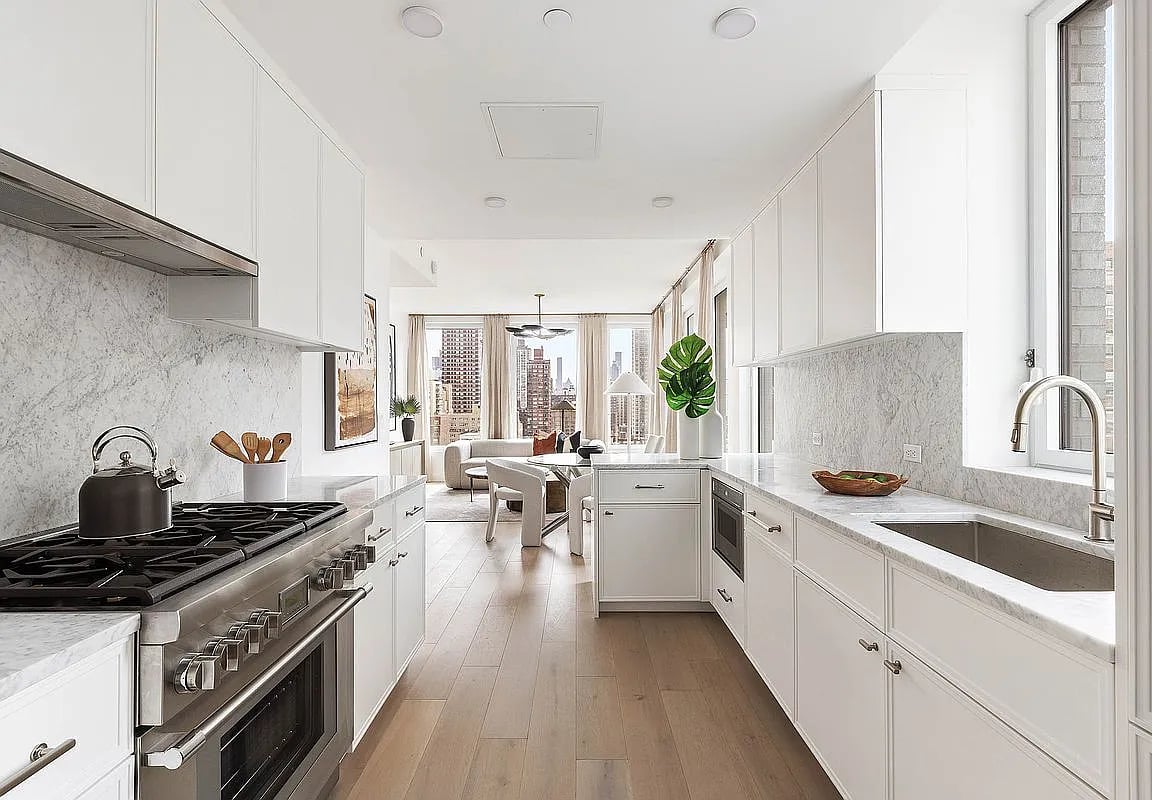 323 East 79th St Unit: 11