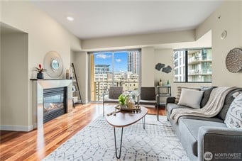 900 Lenora Street #609