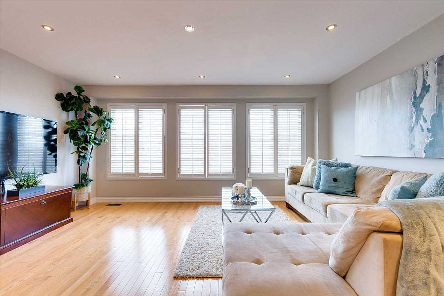 9 Alder Grve, Aurora