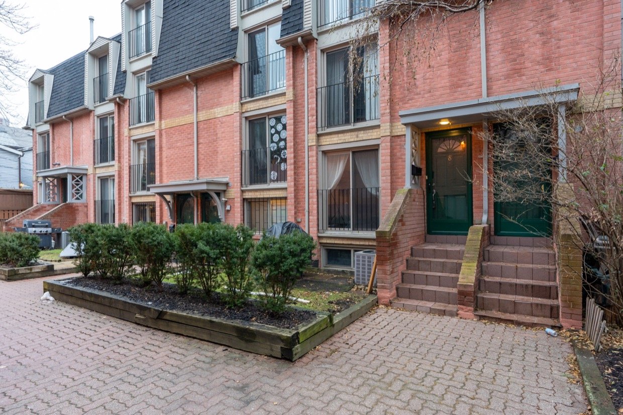 325 Jarvis St, #8