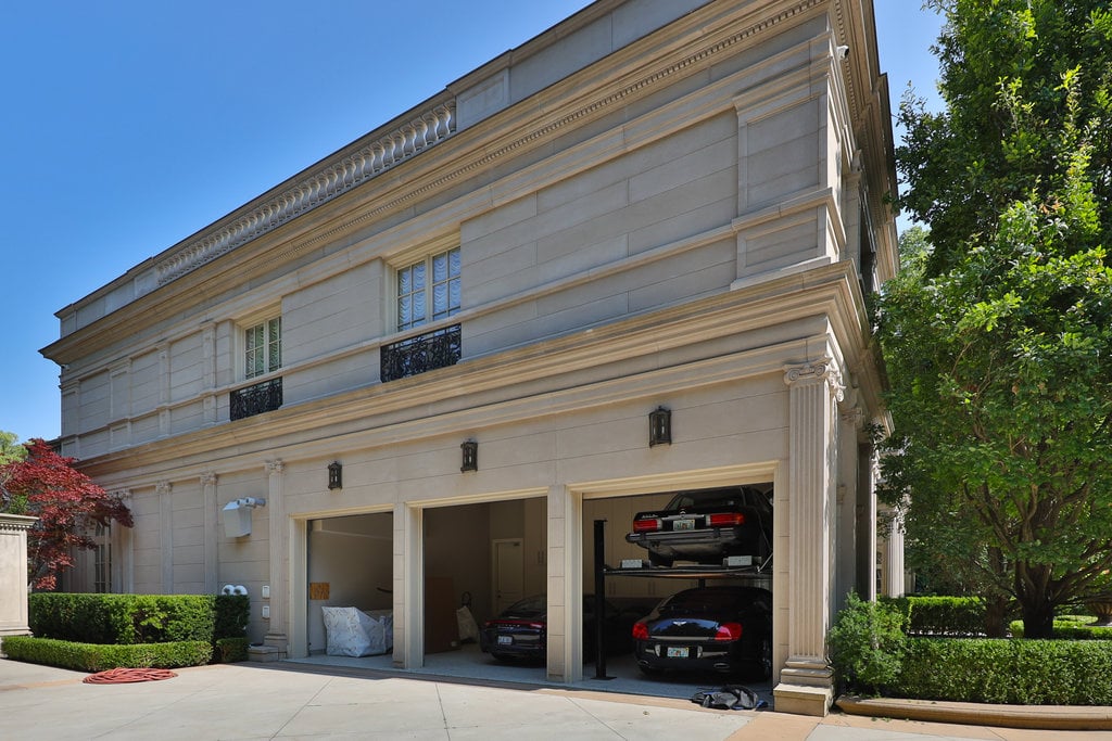 489 Lakeshore Road East