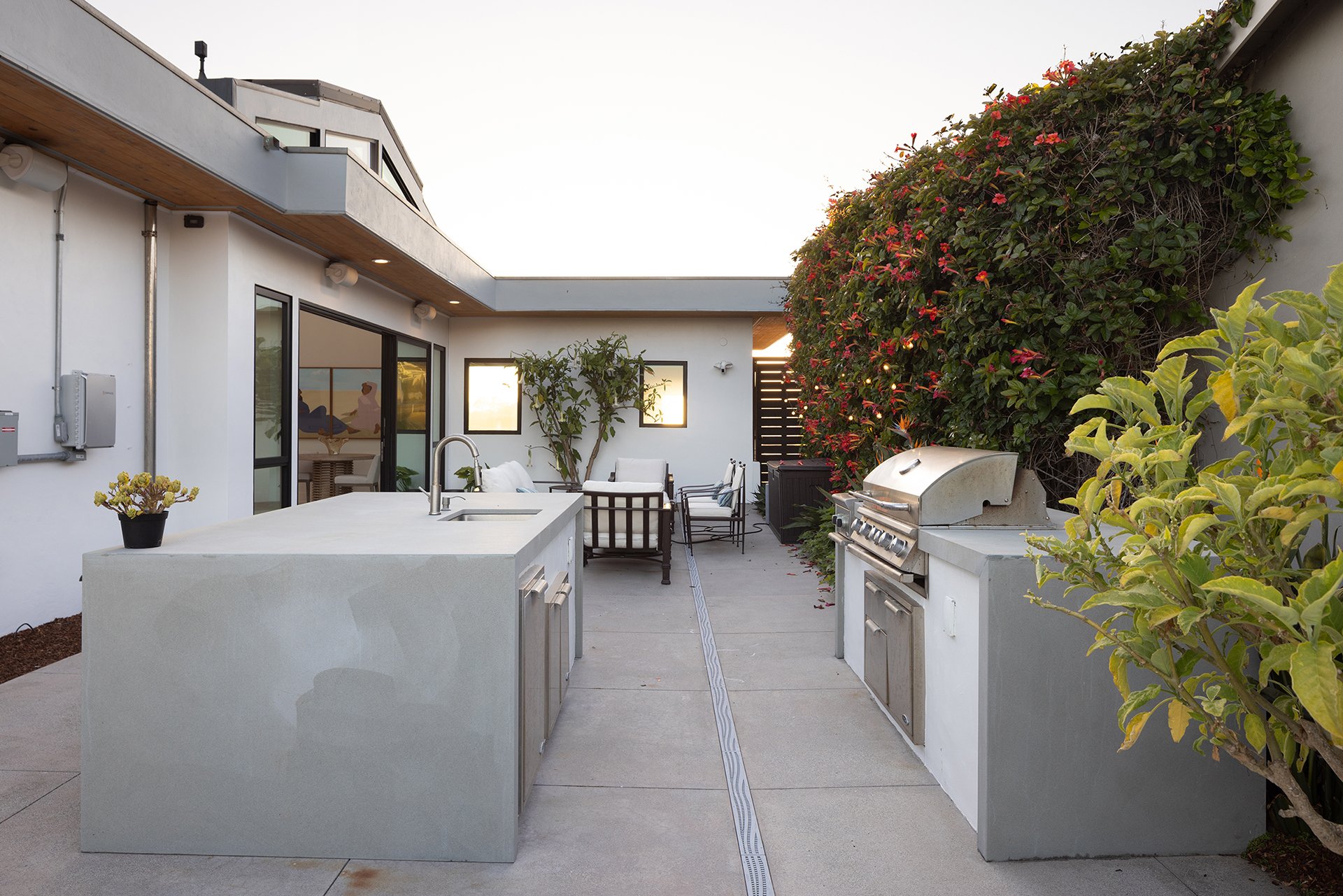 Contemporary Oceanfront Retreat