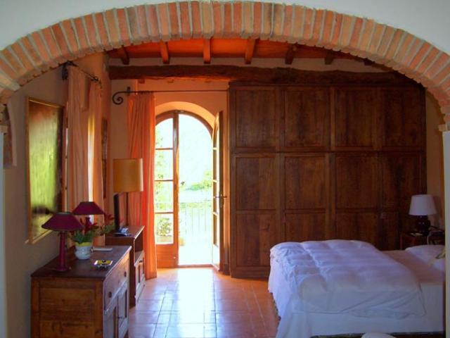 Prestigious Country House with Pool and Land