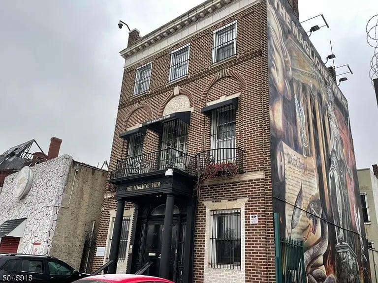 186 Clinton Ave