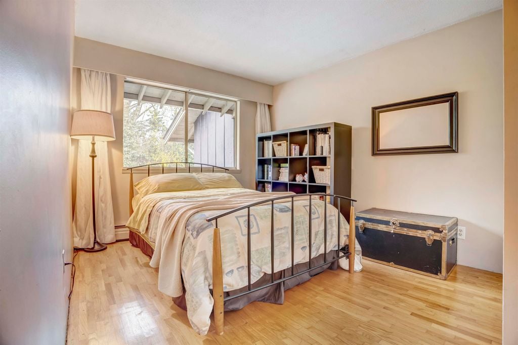 555 W 28th St, #104
