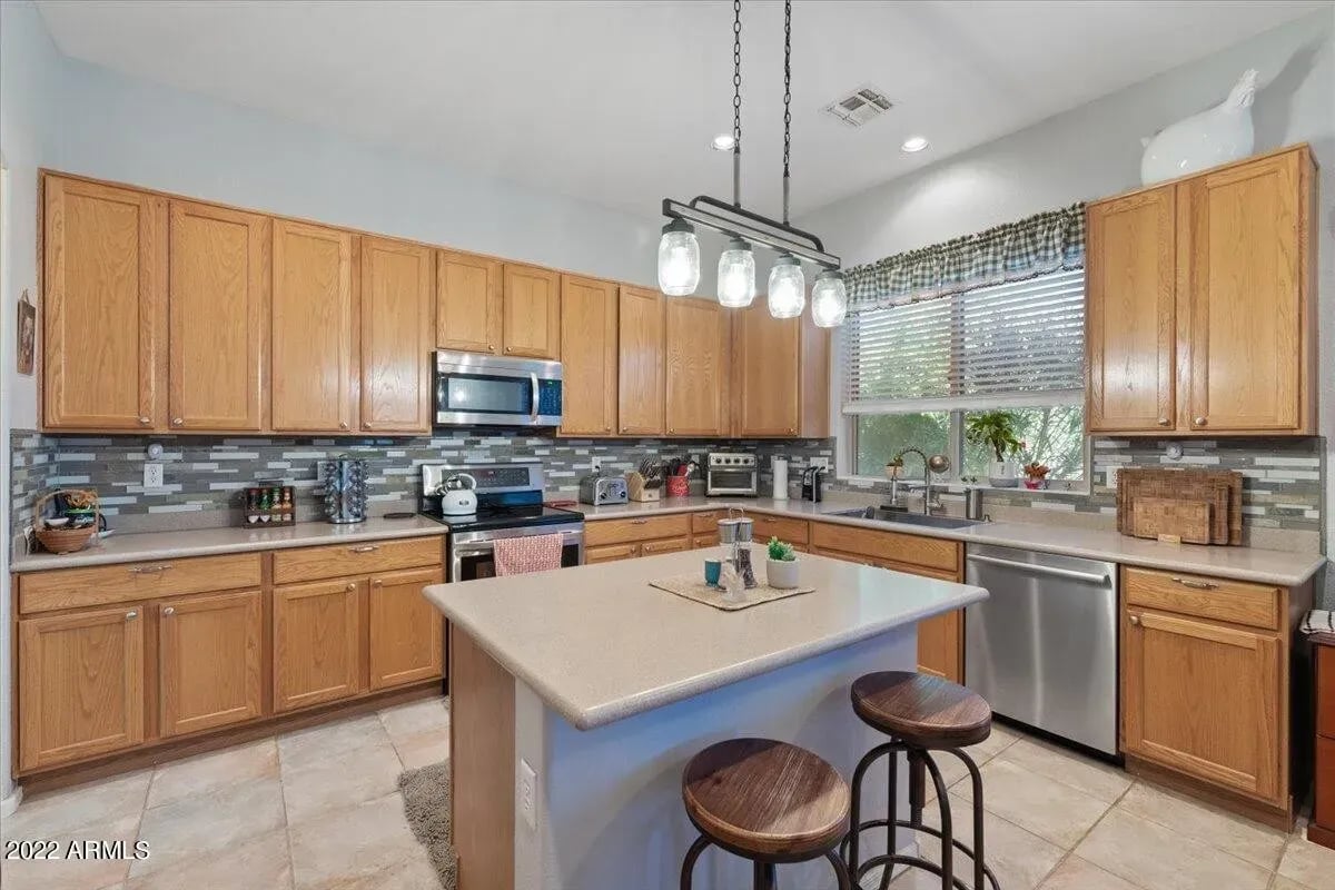 8256 S BLUFF SPRINGS Ct