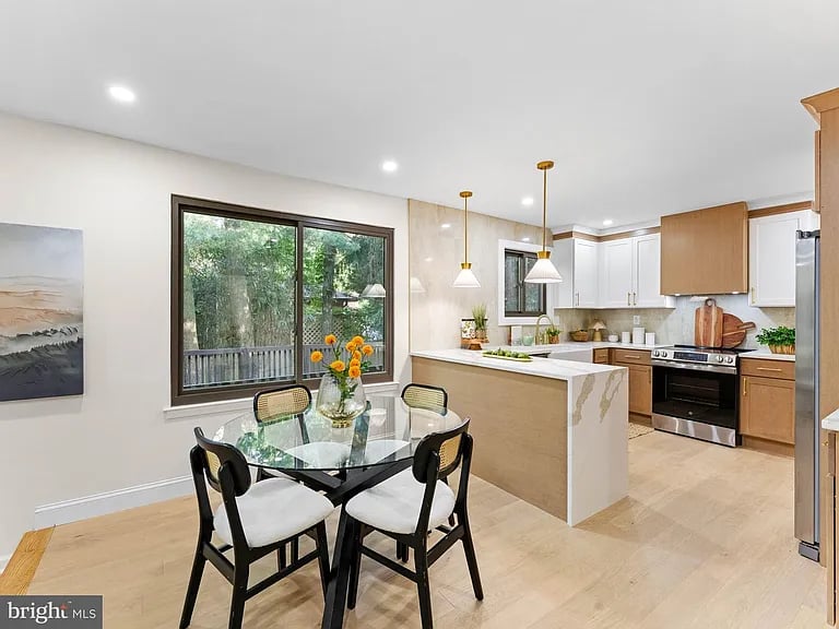 1 Bronwood Dr, Voorhees, NJ 08043