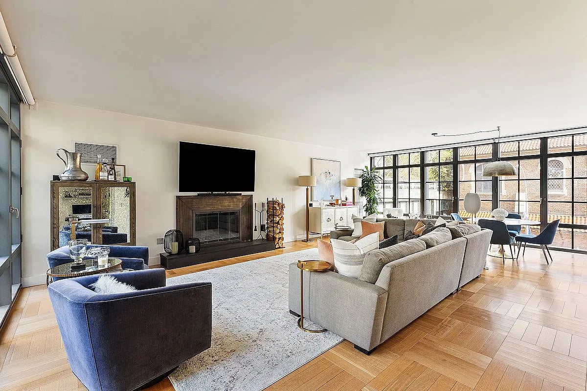 500 W 21st St APT 3A