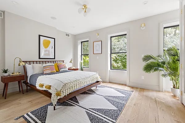 652B 1/2 Lafayette Avenue