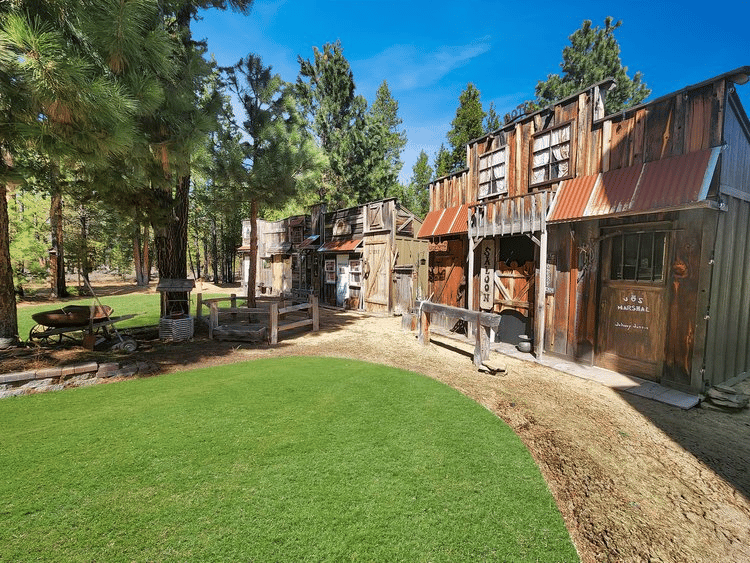 Just Listed: Custom Home with Deschutes National Forest Frontage