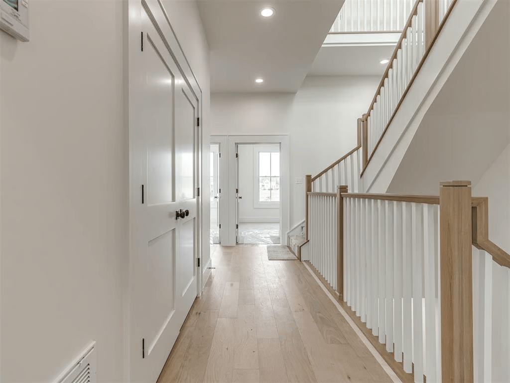 The Ultimate Lakefront Retreat on Water Street – Carlton Landing, Oklahoma - Wyatt Poindexter - The Agency