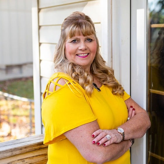 Lynn Papenbrok Blue Springs, MO Real Estate Agent Headshot