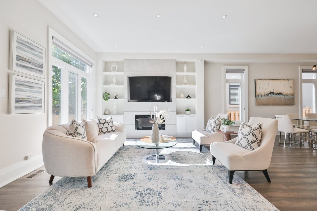 15A Tecumseth Ave