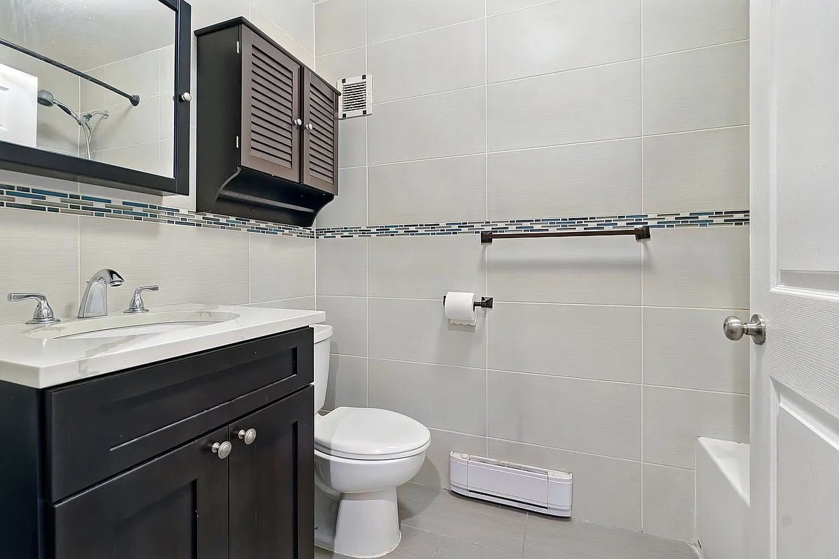 31-23 Crescent St #1D