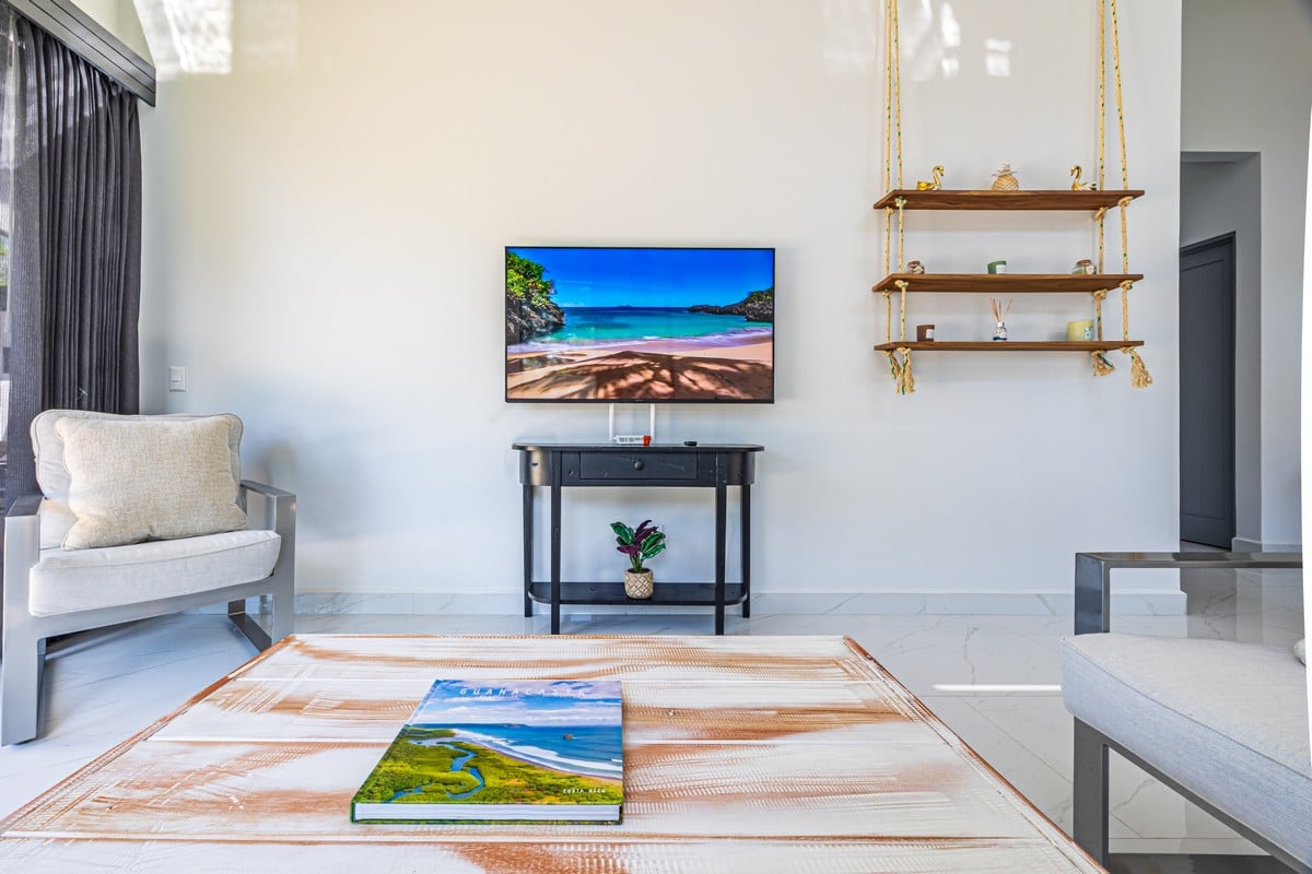 0.12 ACRES – 3 Bedrooms Newly Built Modern Home, With Pool & Privacy, Only 4min to the Beach!!!