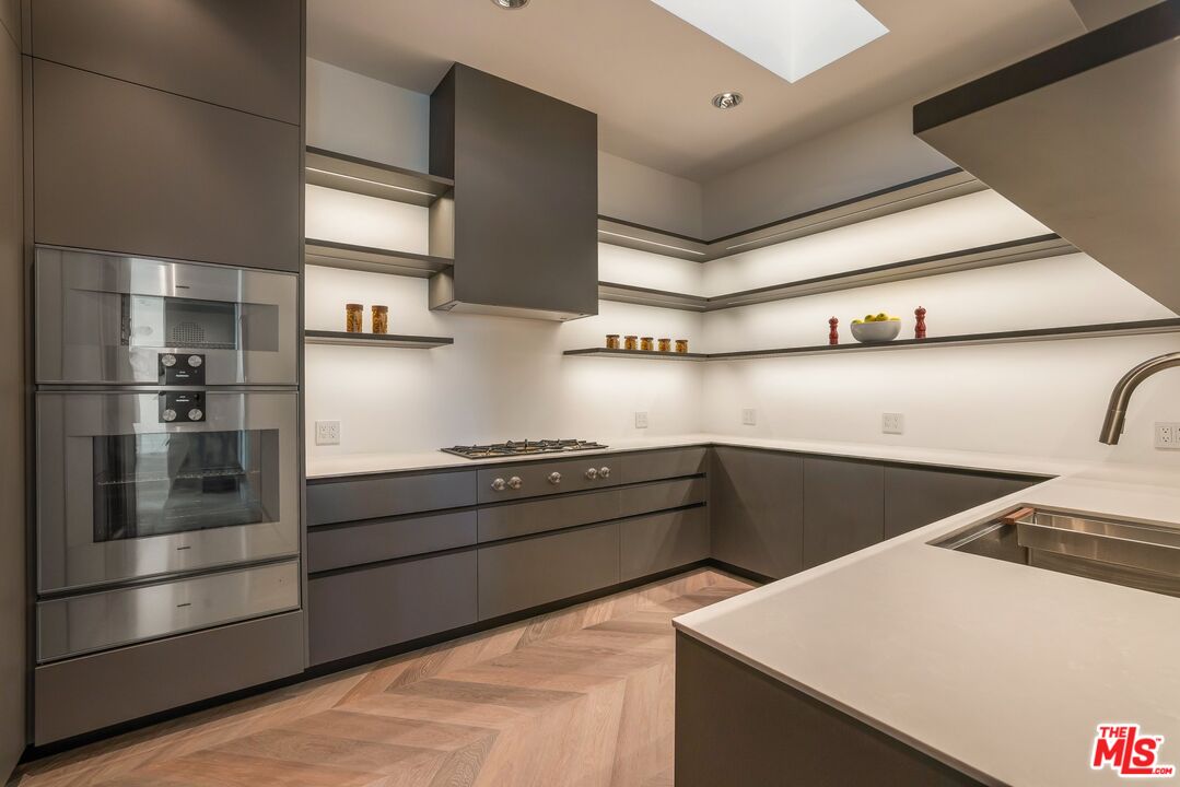 Monarch Crest, Sierra Mar Pl, 90069