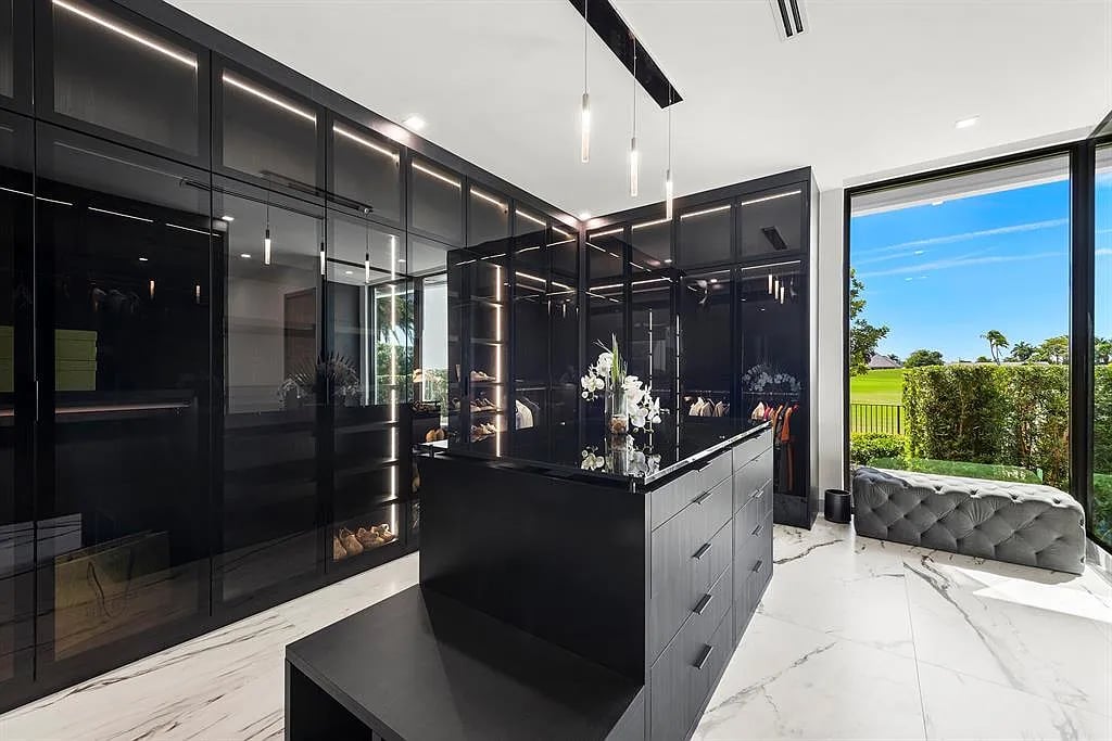 4041 Country Club Ln