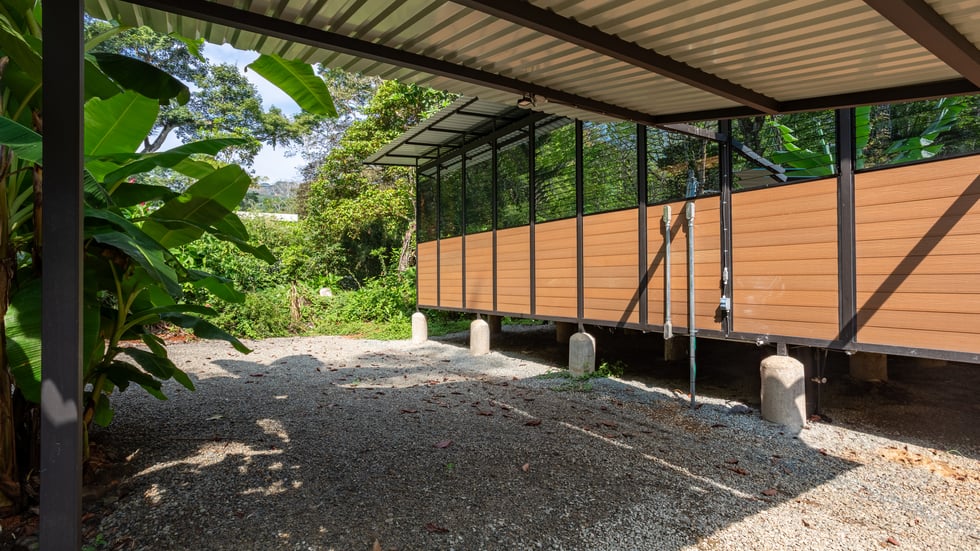 Riverfront Surf House in Playa Dominical Walk to the Beach