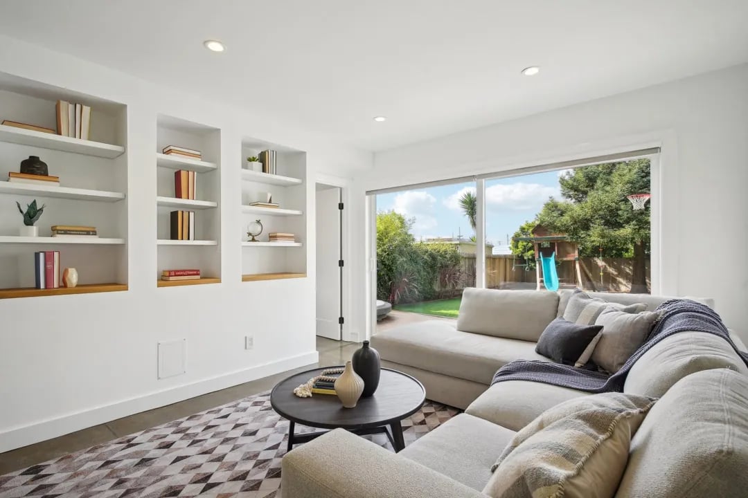 1555 21st Avenue — living area