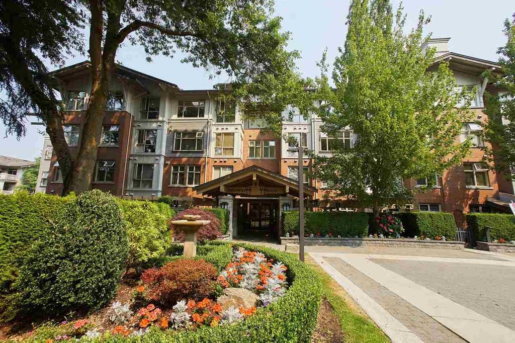 4883 Maclure Mews, #111