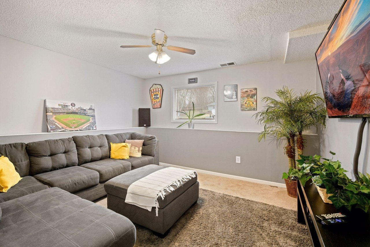 1713 Deerwood Dr