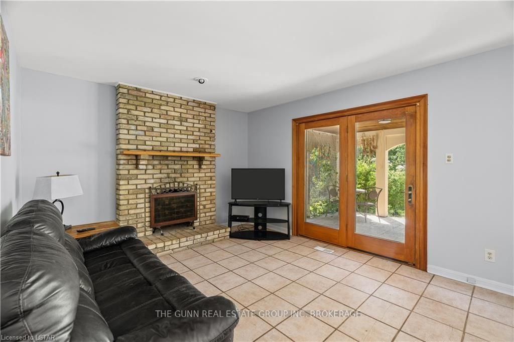 711 Griffith St