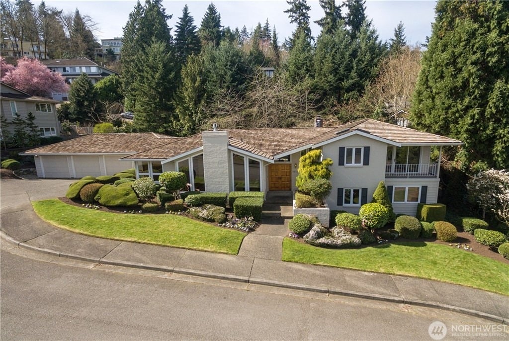 9908 SE 5th Place