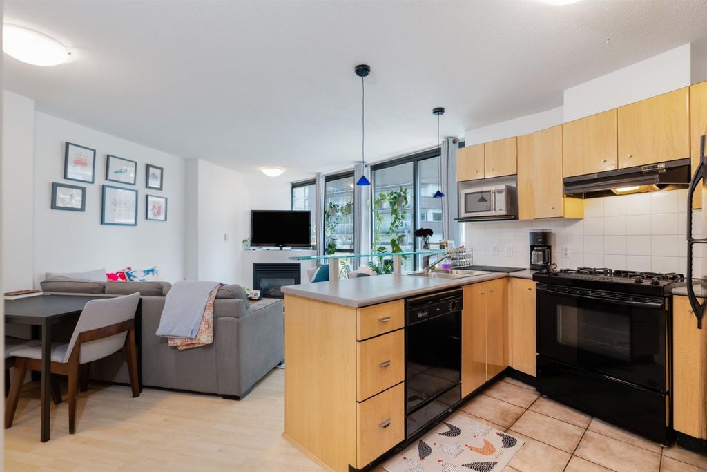 501 Pacific St, #402