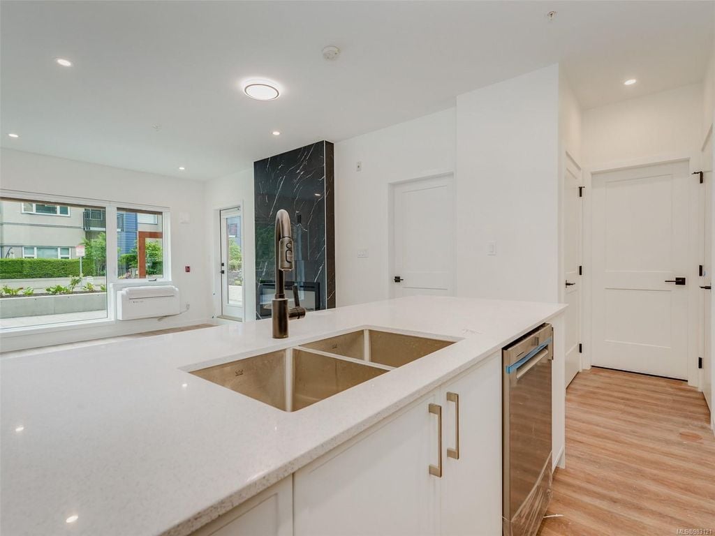 654 Granderson Rd, #212