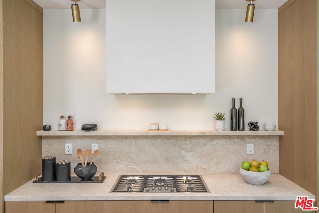 Windmere Crest, Dorrington Ave, 90048