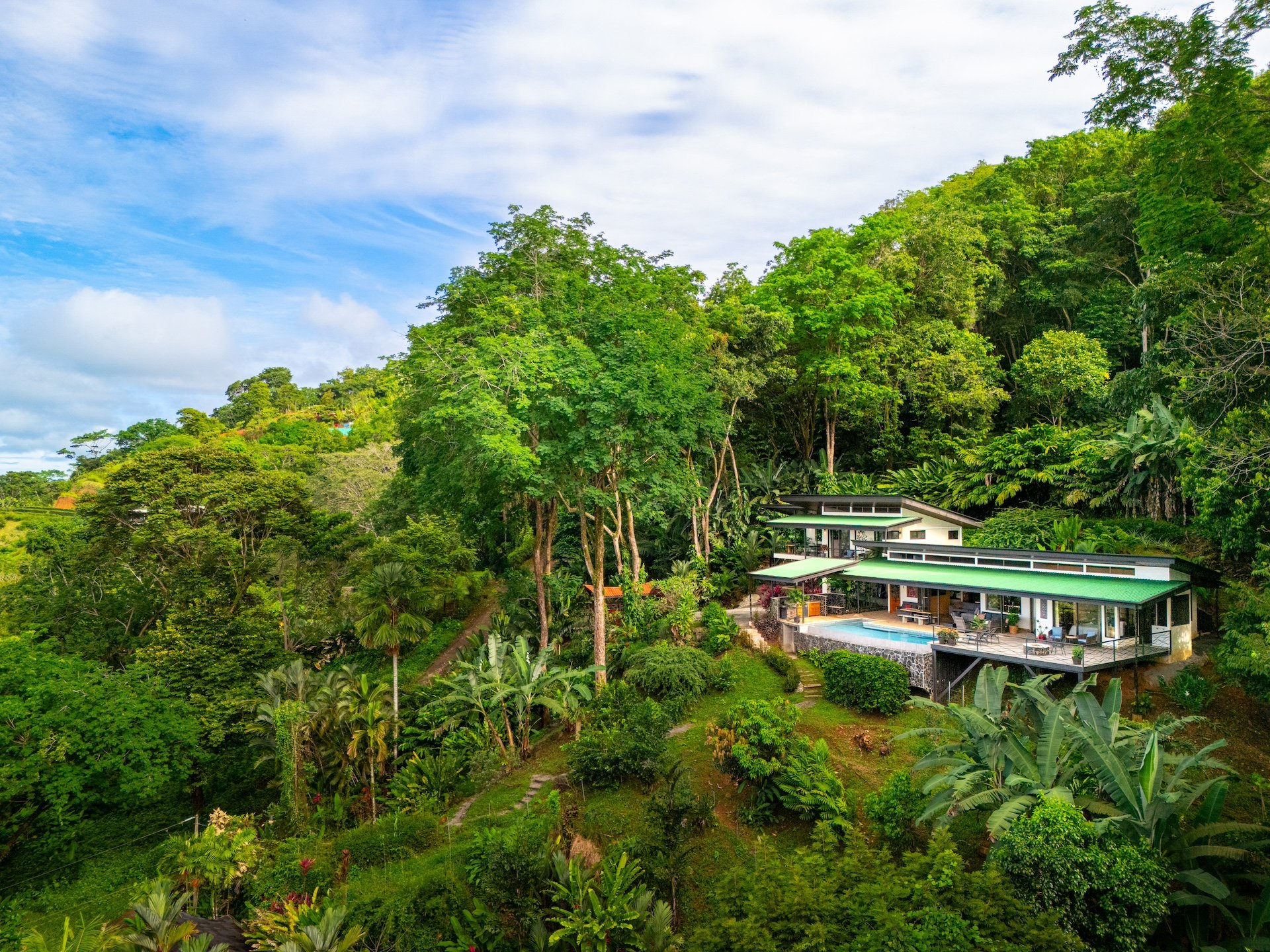 Casa Meraki: Modern Tropical Living with Whale’s Tail Views in Uvita