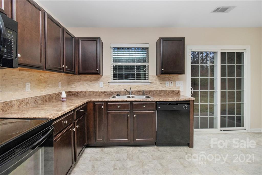 9636 Eagle Feathers Dr