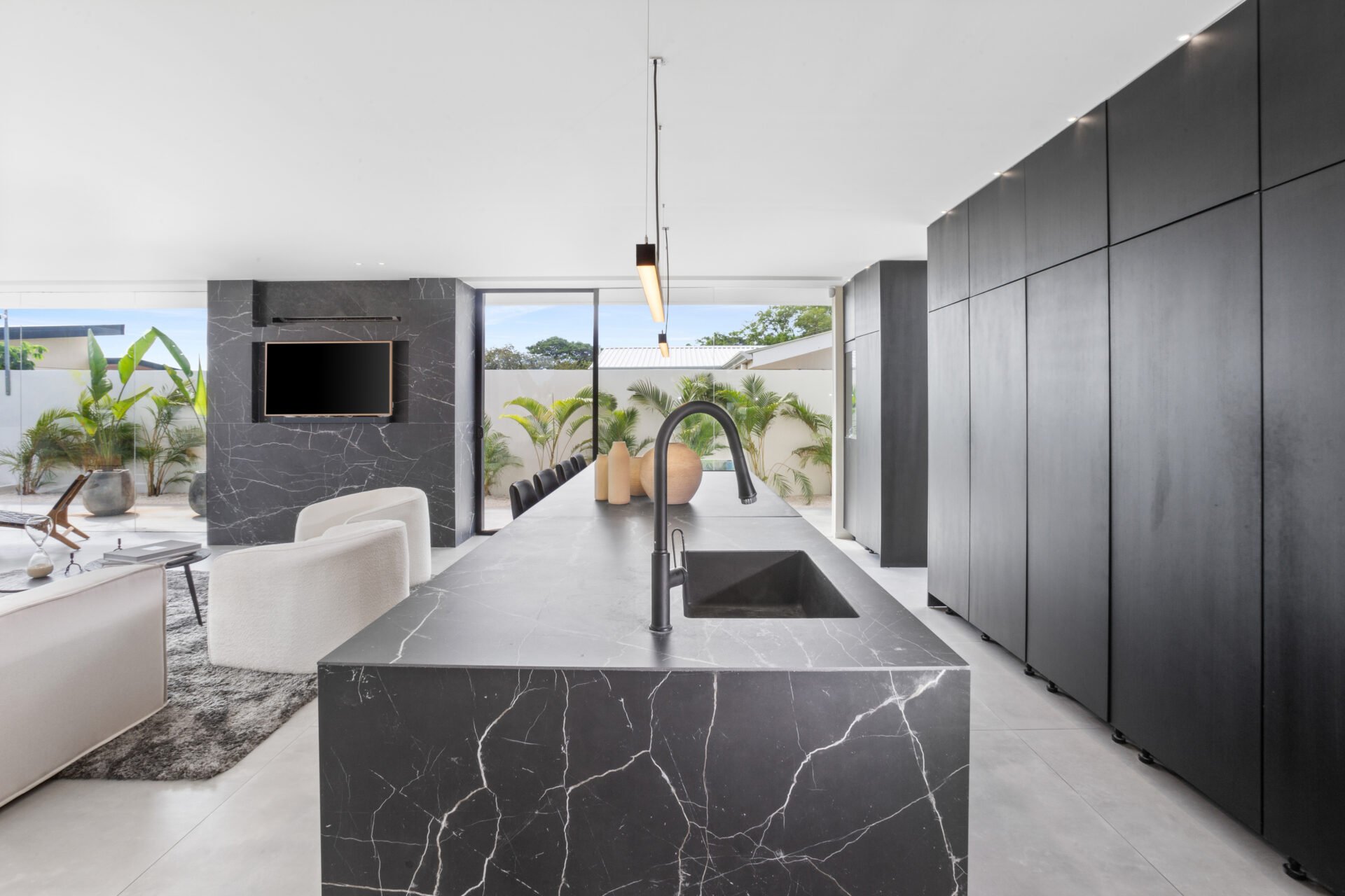 Villa Juba | Contemporary 4-Bedroom Villa with Mono Loco Beach Club Membership in Tamarindo