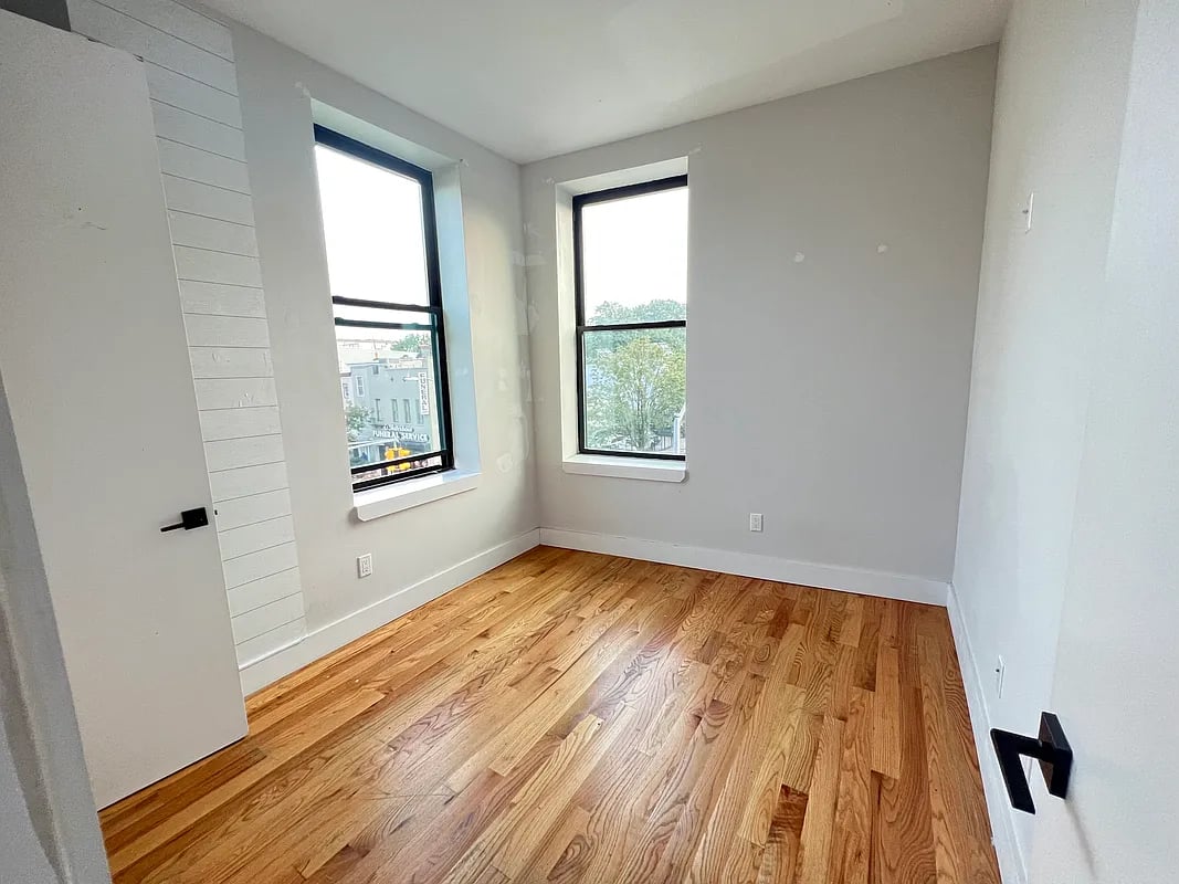  483 Evergreen Ave 3F