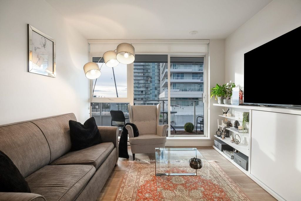 525 Foster Ave, #403