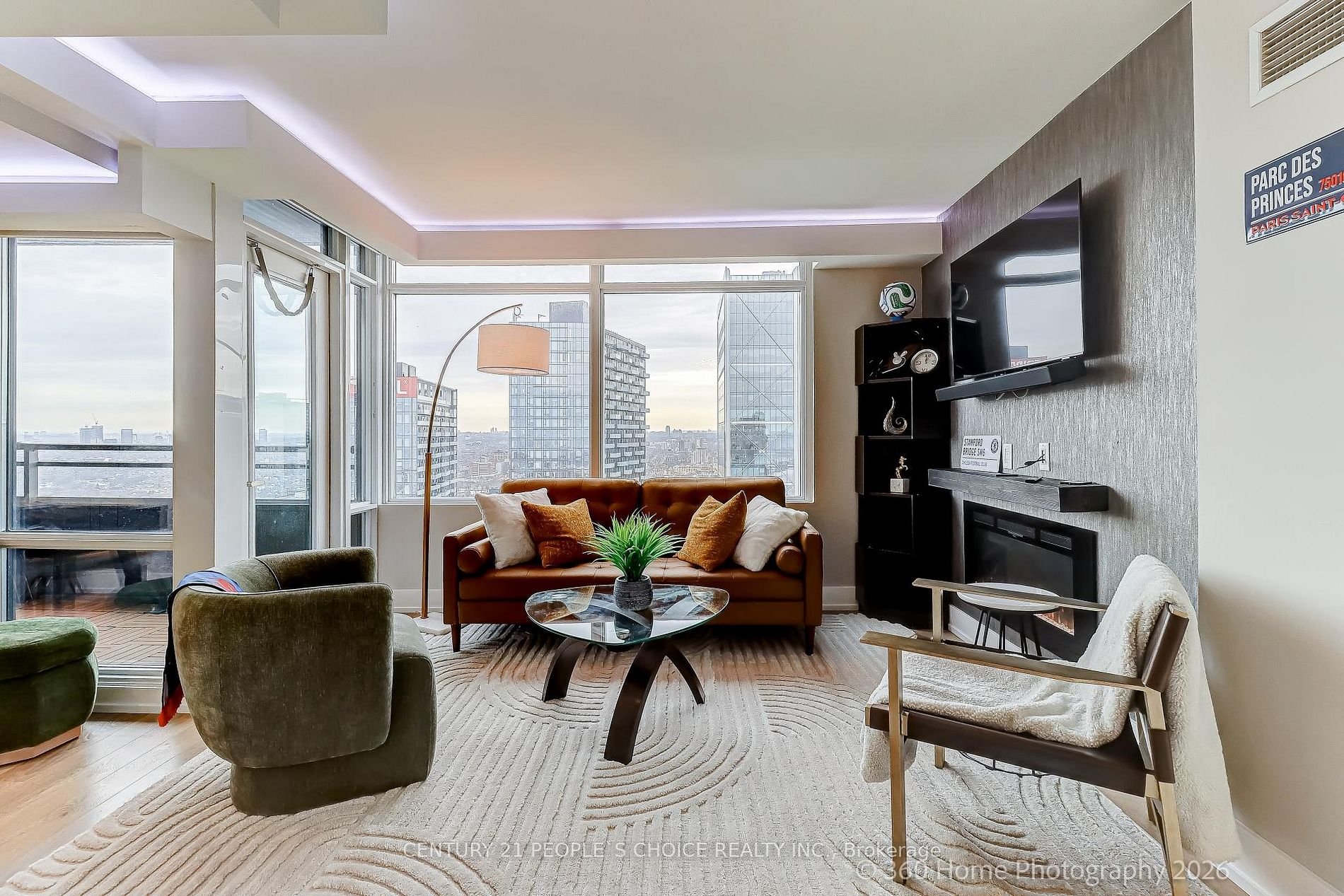 WATERFRONT LUXURY 