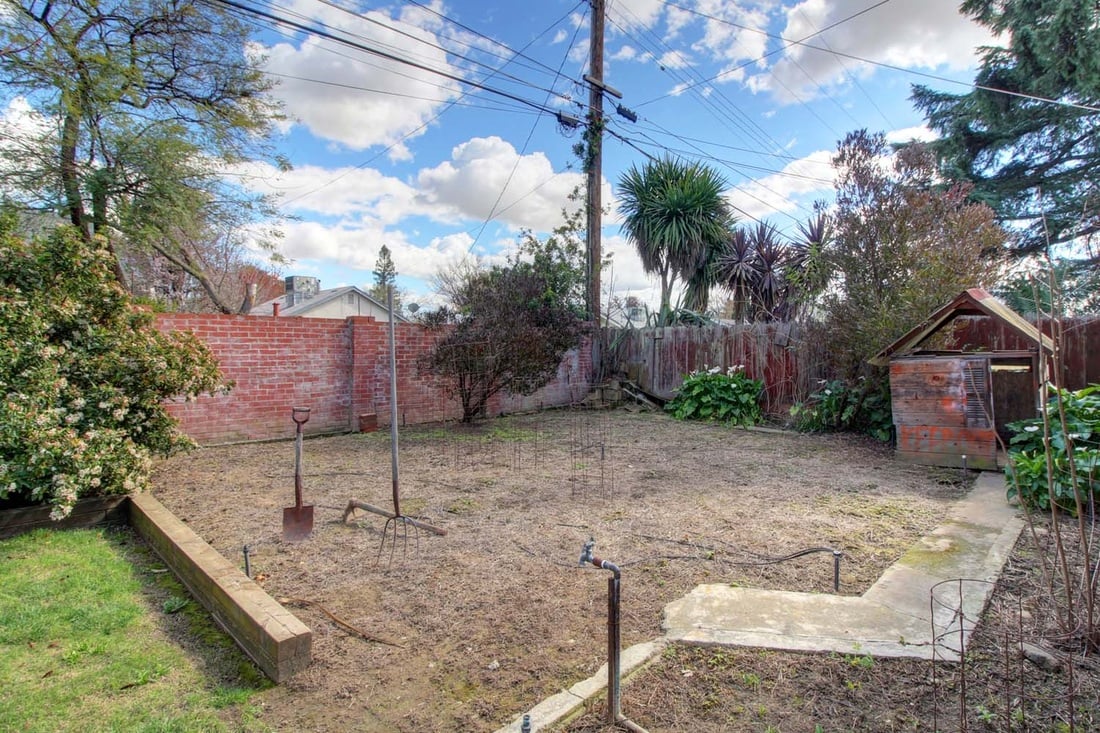 Just listed! Darling Elmhurst home