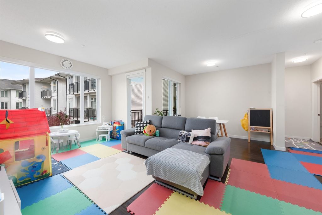 9399 Odlin Rd, #318