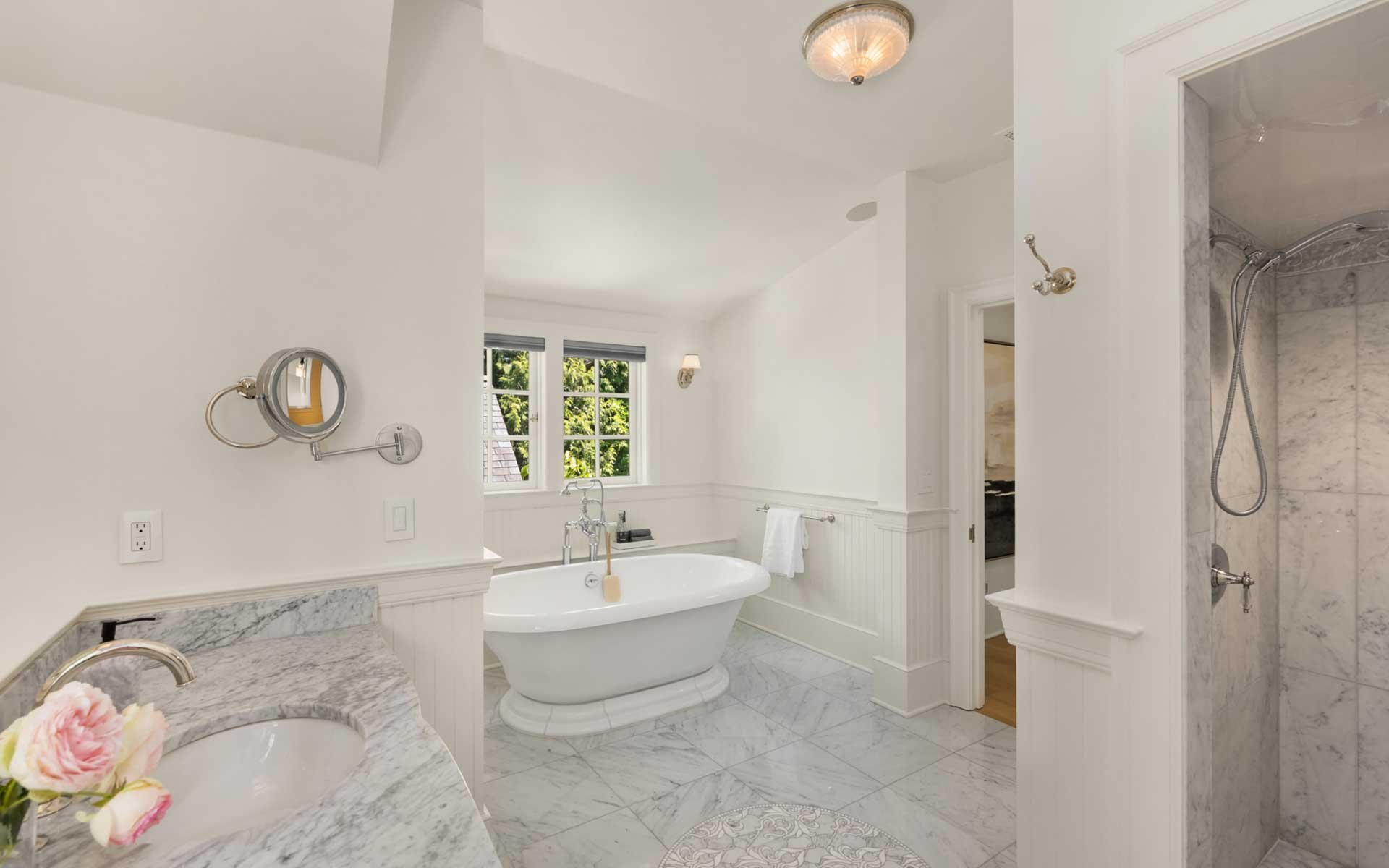 Sunny Hamptons Style in the Heart Of Medina