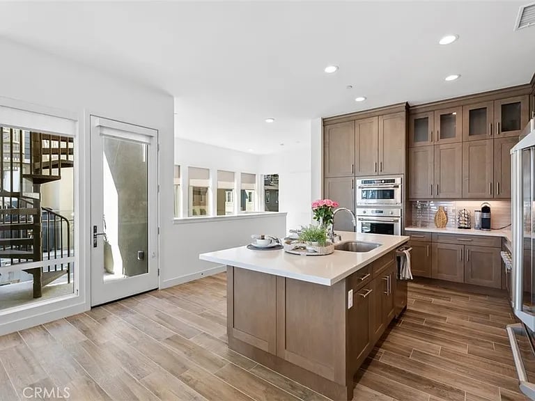 2559 Doheny Way