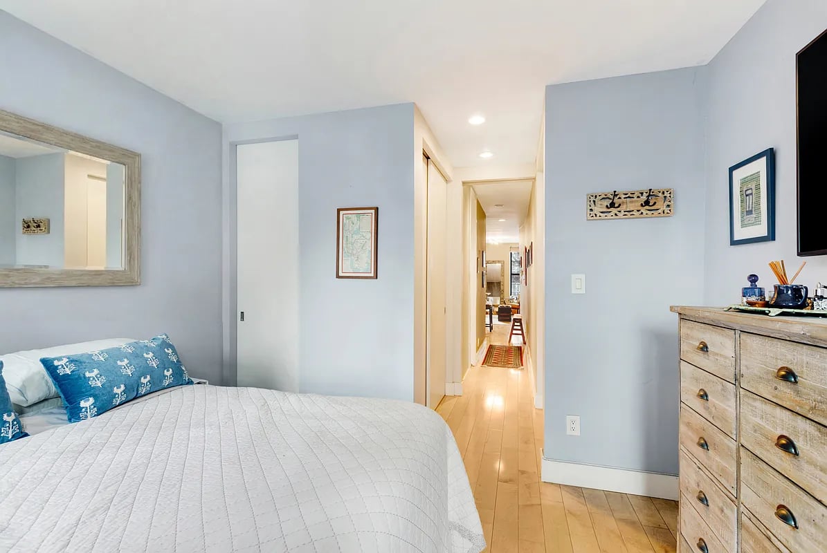 535 Clinton Street Unit: 2B